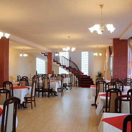 Pension Rozeclas Oradea Ngoại thất bức ảnh