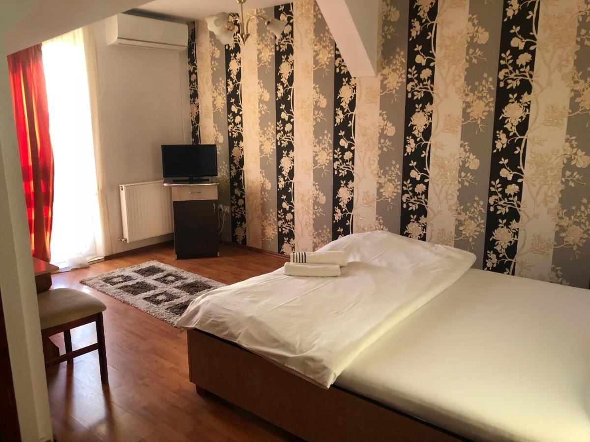 Pension Rozeclas Oradea Ngoại thất bức ảnh