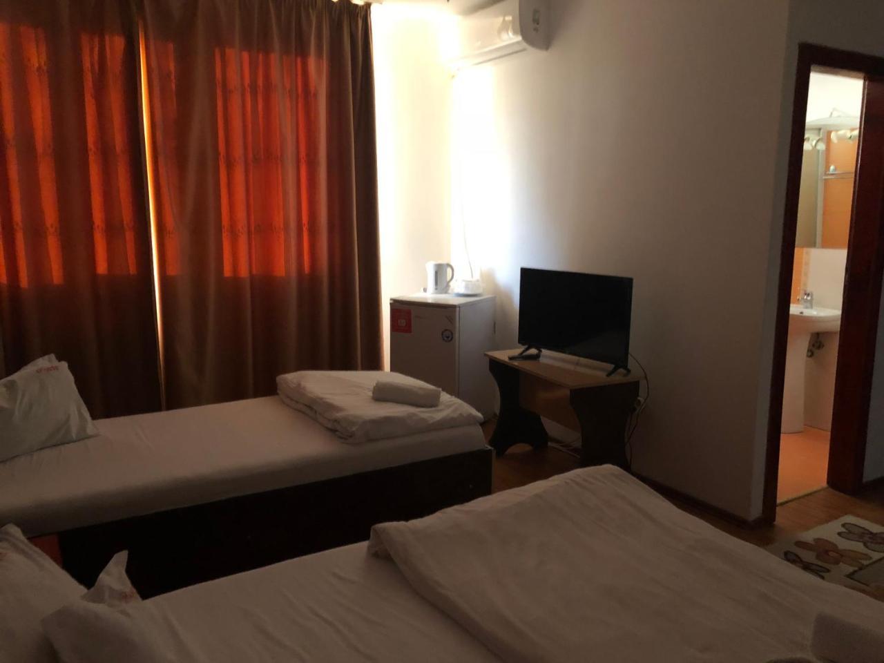 Pension Rozeclas Oradea Ngoại thất bức ảnh
