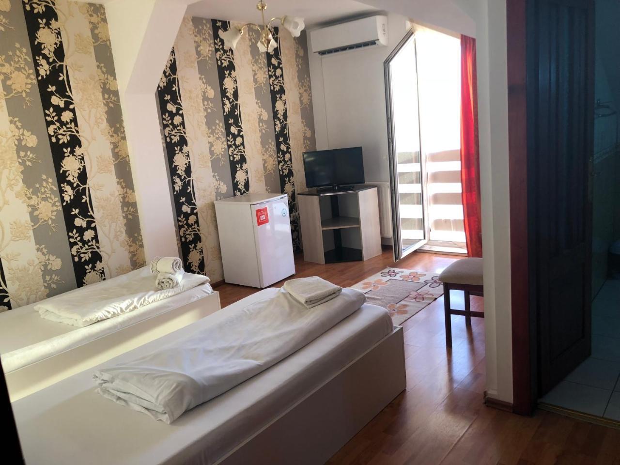 Pension Rozeclas Oradea Ngoại thất bức ảnh