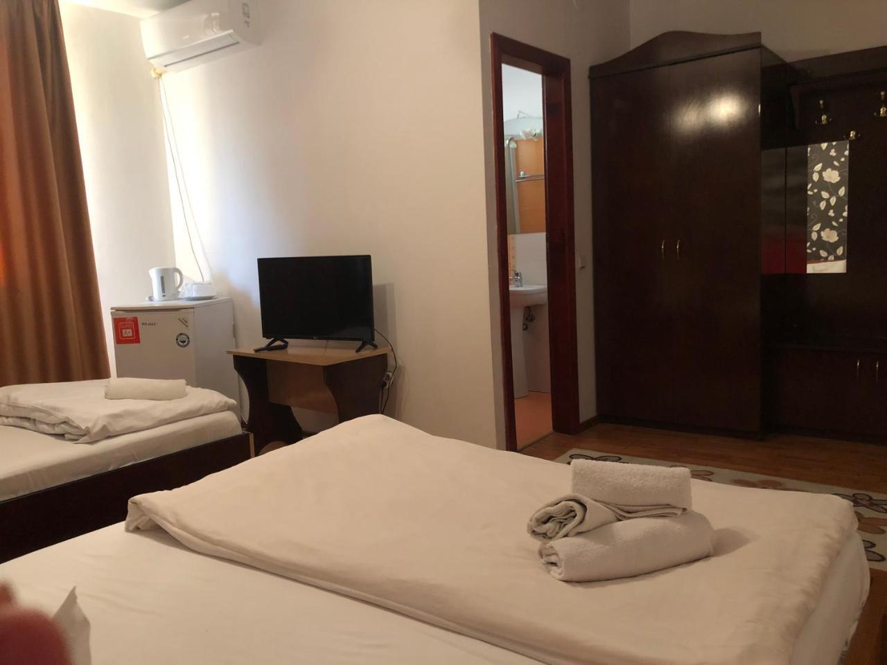 Pension Rozeclas Oradea Ngoại thất bức ảnh