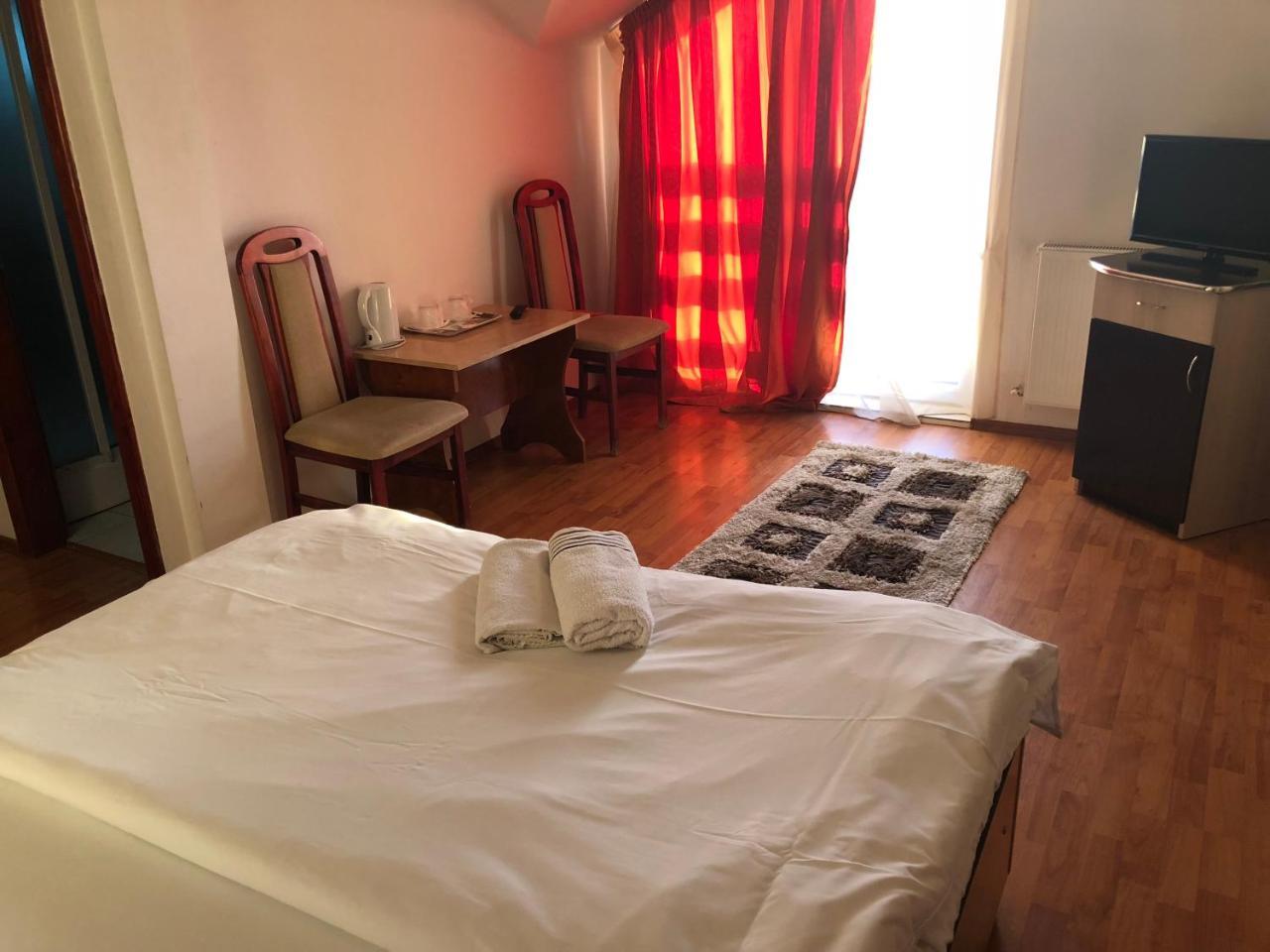 Pension Rozeclas Oradea Ngoại thất bức ảnh