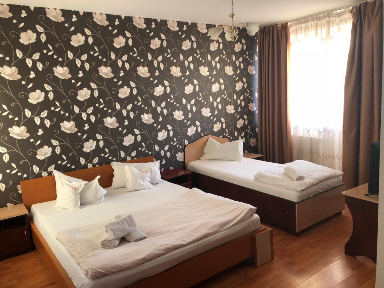 Pension Rozeclas Oradea Ngoại thất bức ảnh
